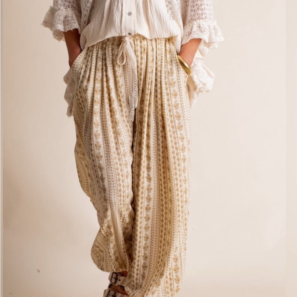 POL Cream and Tan Patterned Joggers